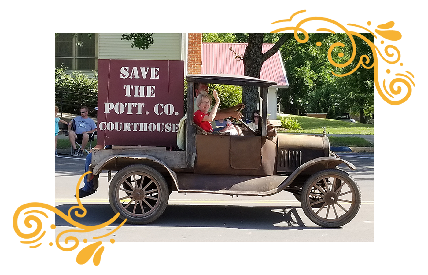 Citizens for Courthouse Conservation rides in local parade